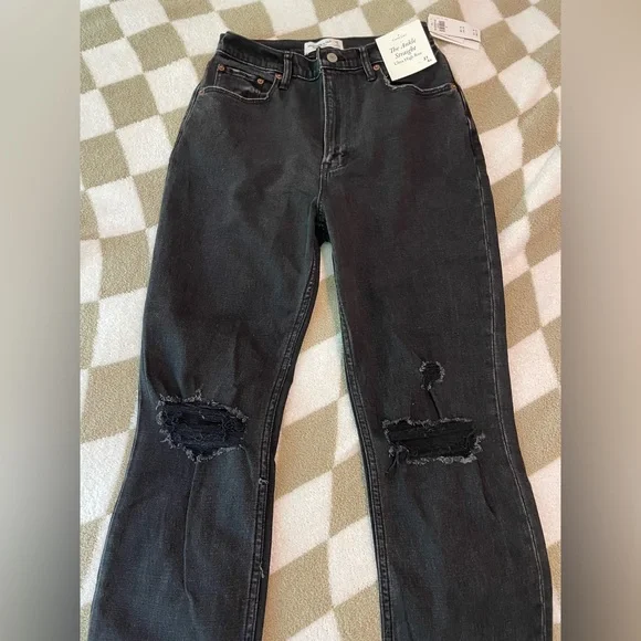 NWT Abercrombie & Fitch Curve Love Ankle Jeans - Black Distressed - Picture 3 of 5